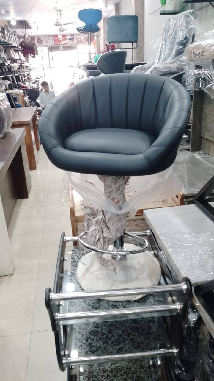 Saloon Chair/Parlour Chair/Shampoo Unit/Pedicure/Facial Bed/Trolley 17