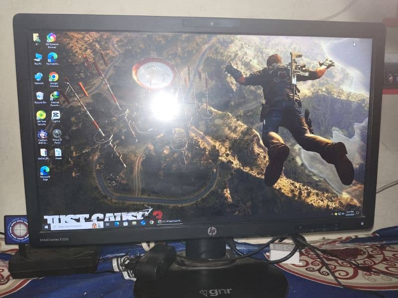 gaming pc, keyboard,2 mouse,big screen,speaker and wireless connection 0