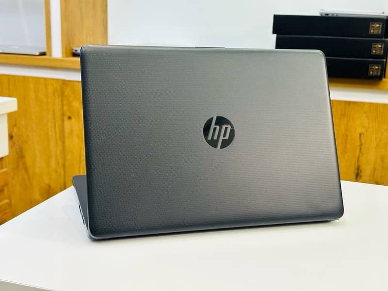 HP LAPTOP 14 ( CORE-i3/8TH GEN ) 8 GB RAM-256 GB SSD 4