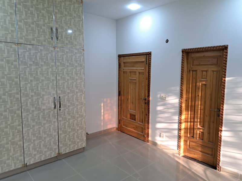 10 Marla Beautiful House With Basement For Rent In Overseas B Block Bahria Town,Lahore 5