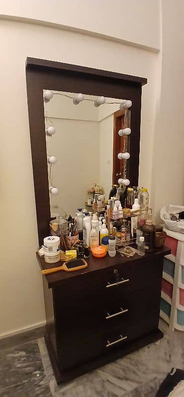 Dressing table / dresser / vanity 0