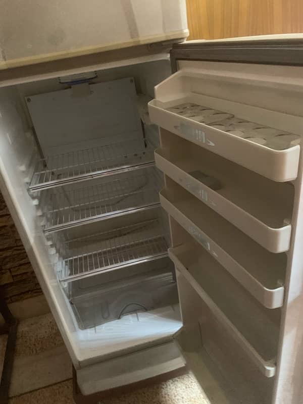 refrigerator used but good condition 4