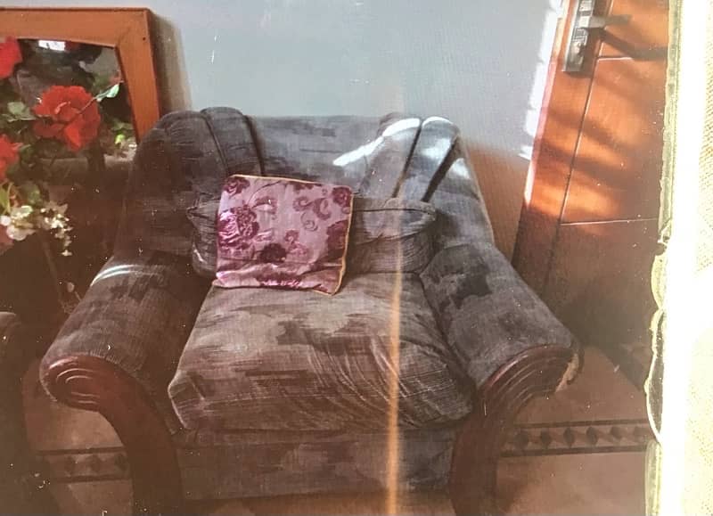 7 seater luxury sofa set made of Lasani Wood (price is negotiable ) 2