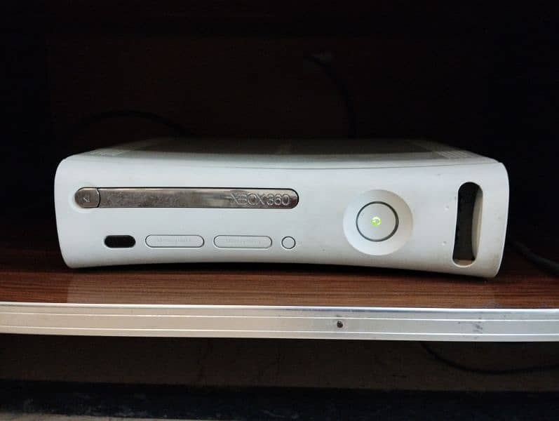 Xbox 360 arcade with 320 gb storage and 2 controller 4