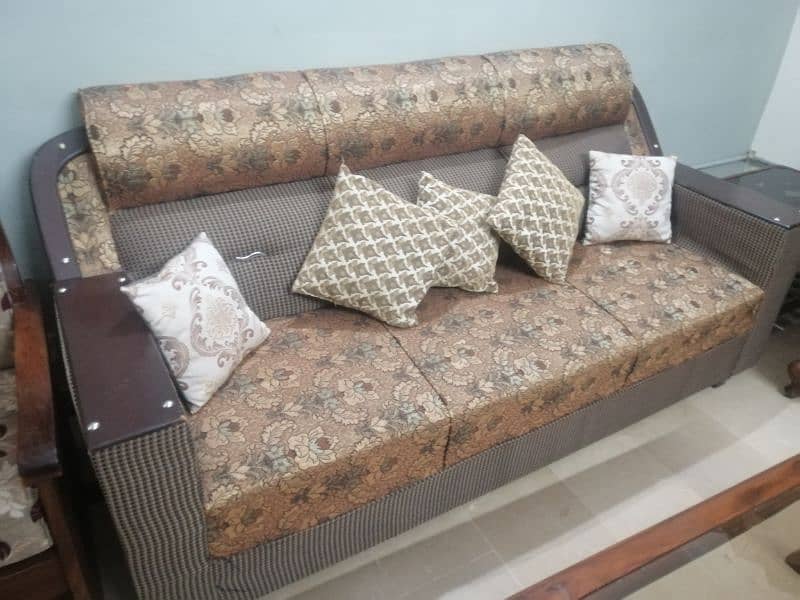 5 seater sofa with table 1