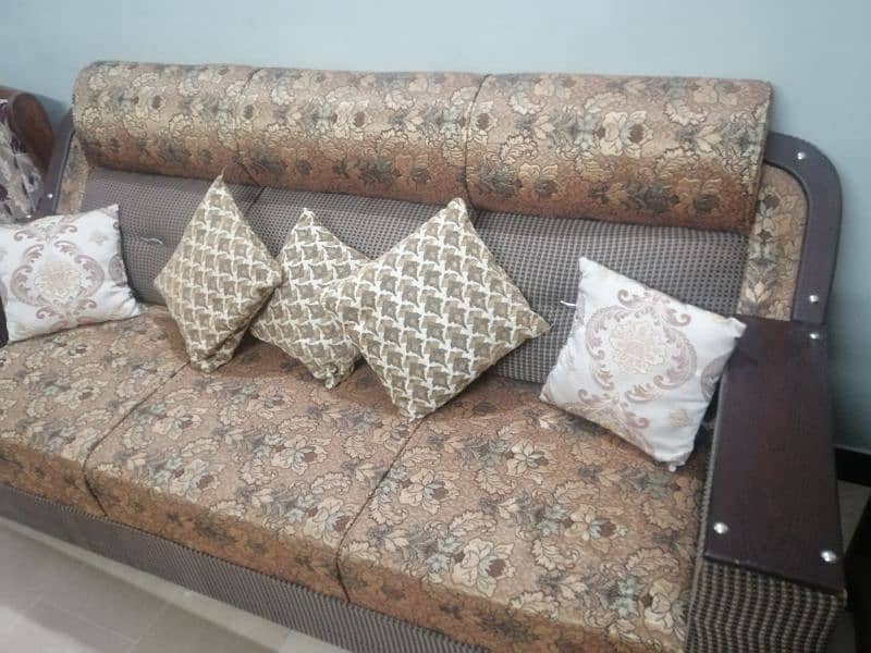 5 seater sofa with table 4