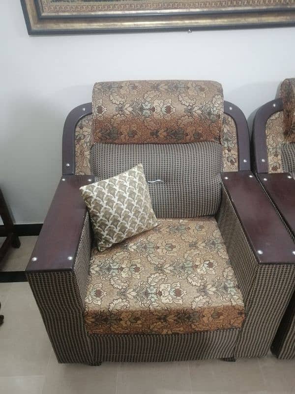 5 seater sofa with table 5