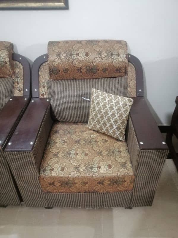 5 seater sofa with table 6