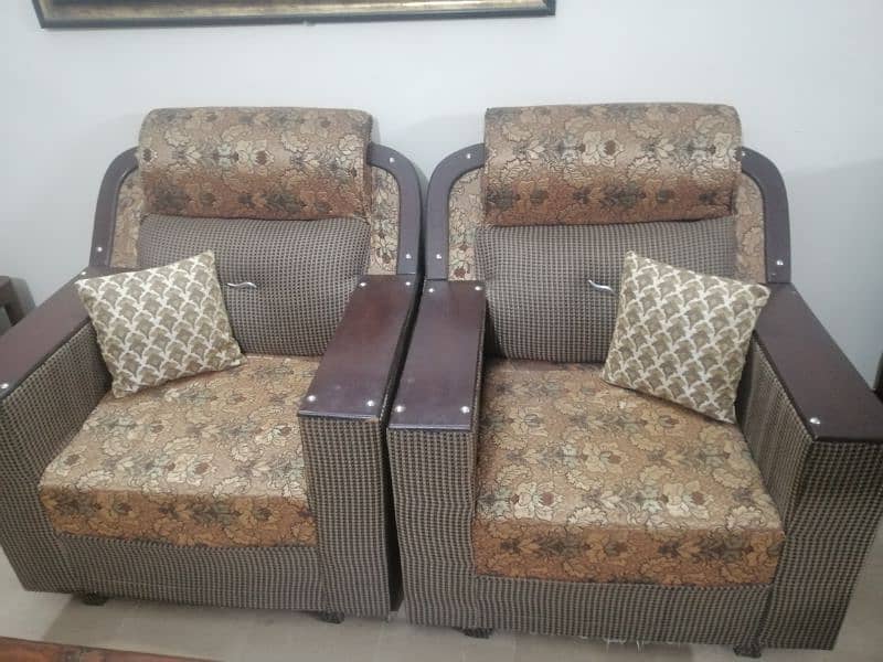 5 seater sofa with table 7