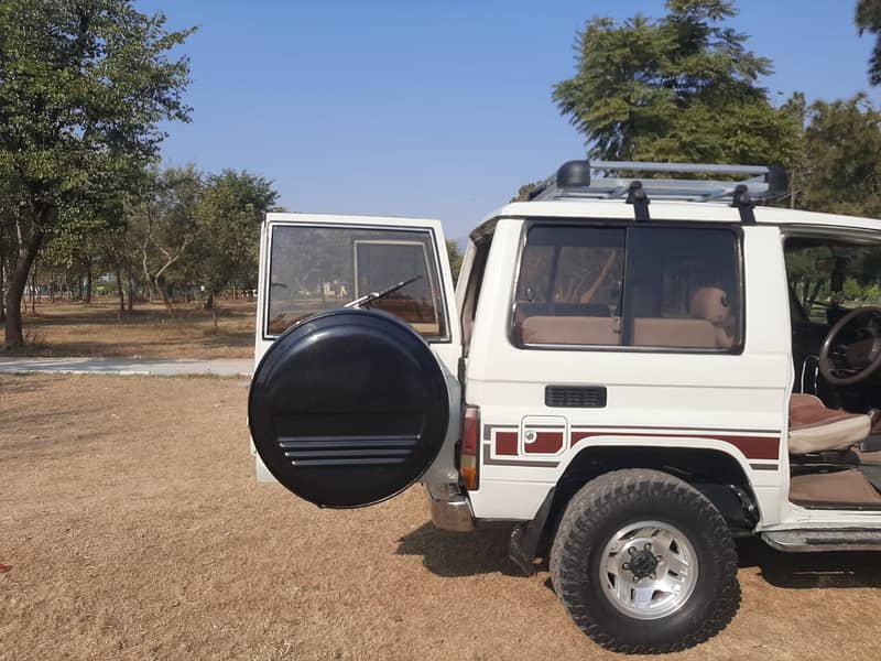 Toyota Land Cruiser 1987 LJ 71 Model 10