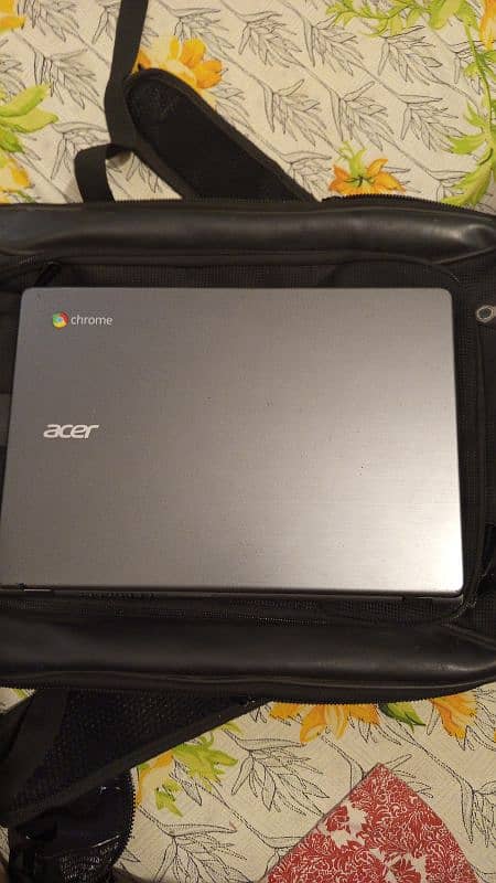 acer chromebook windows 10 4 128 with charger and bag 0