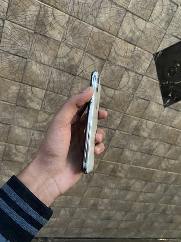 iPhone xs pta 256gb 4