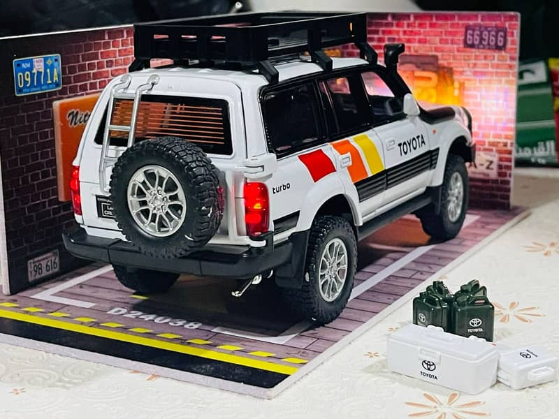 Toyota Land Cruiser LC80 ( Diecast Model cars) 12