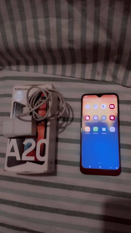 Samsung Galaxy A20, 1