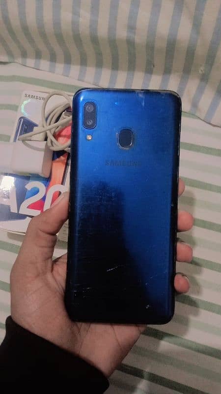 Samsung Galaxy A20, 4