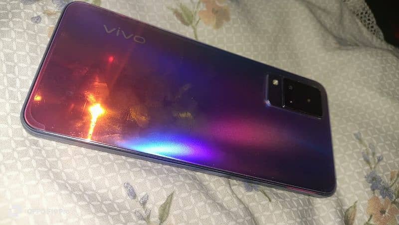 Vivo v 21 1