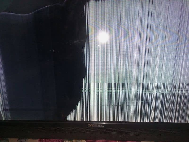 Nobel 32 inch led tv broken panel 0