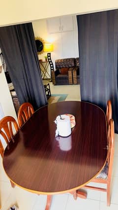 Neat Big Dinning Table with 4 New Chairs 10/10 Condition