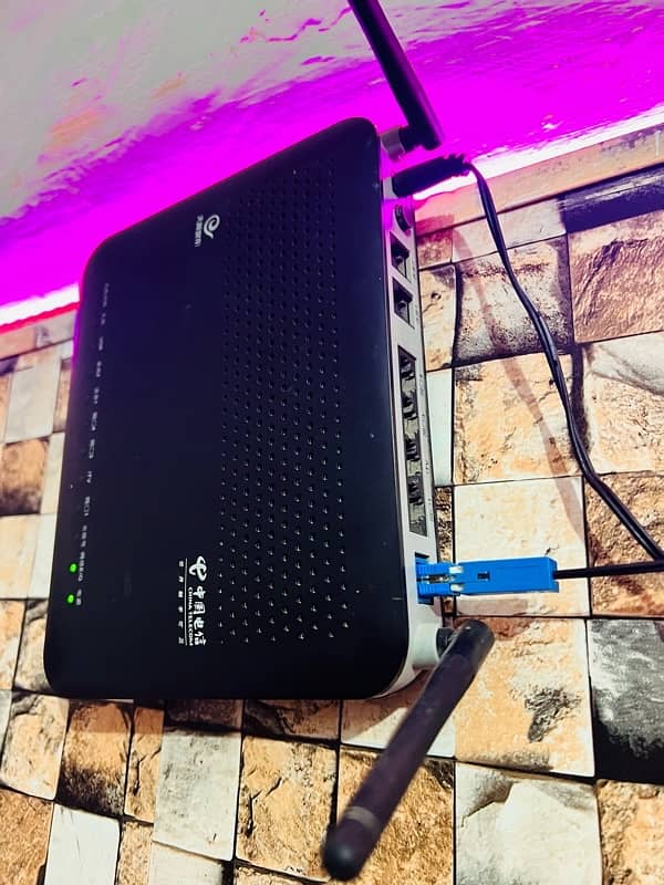 Huewei Lan and Gpon Fiber Router in working condition 0