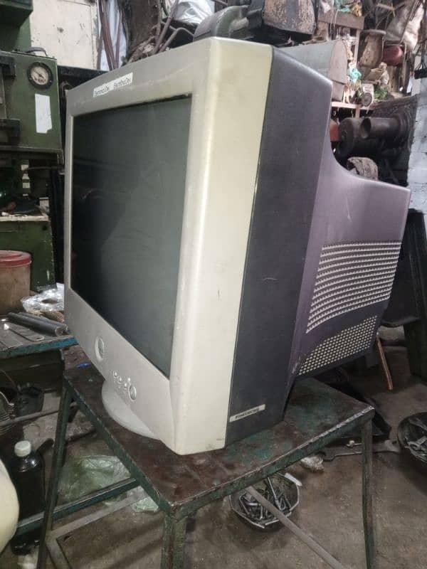 monitor for sale in good condition 2