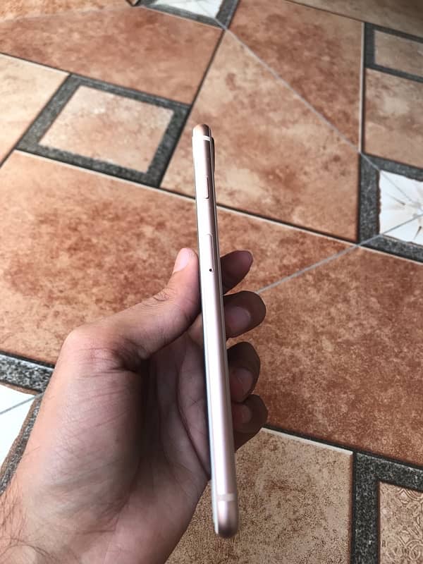 iphone 8 plus 64 gb PTA 4