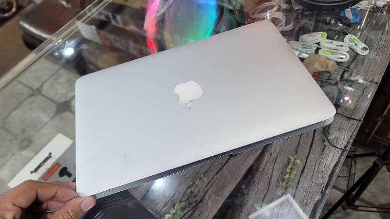 Apple macbook air 2011.  Core i5 2nd jeneration 03110154058 3