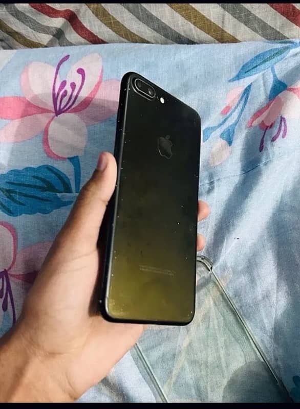 iphone 7 plus 128gb pta approved urgent 03294557668 4