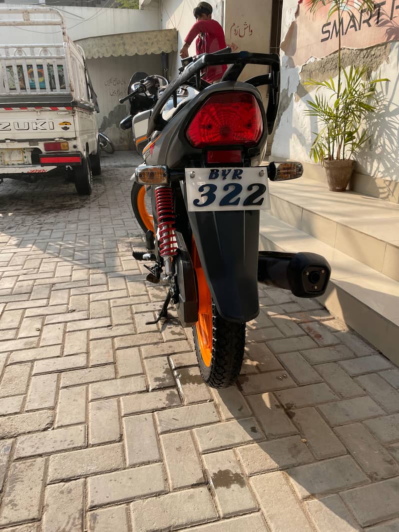 i am selling my honda cb 150f 5