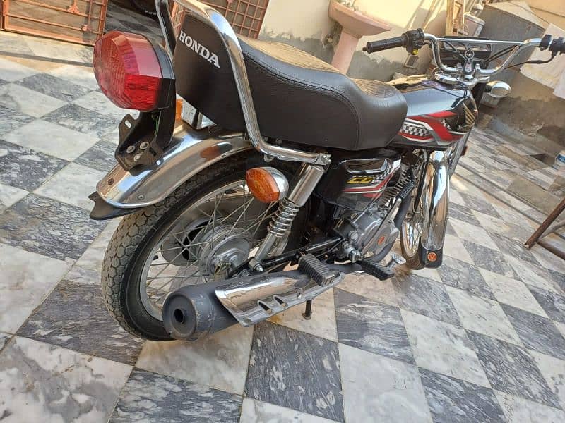 Honda 125 applied for available for sale. condition is superb 0