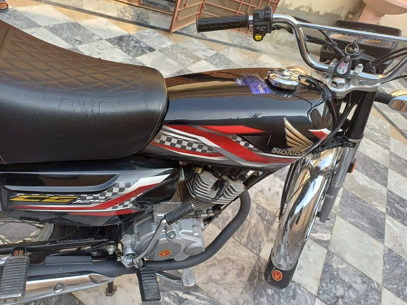 Honda 125 applied for available for sale. condition is superb 6