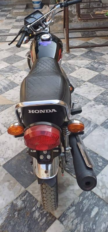 Honda 125 applied for available for sale. condition is superb 9