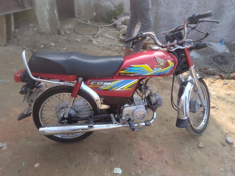 Honda CD 70 one handed use 3