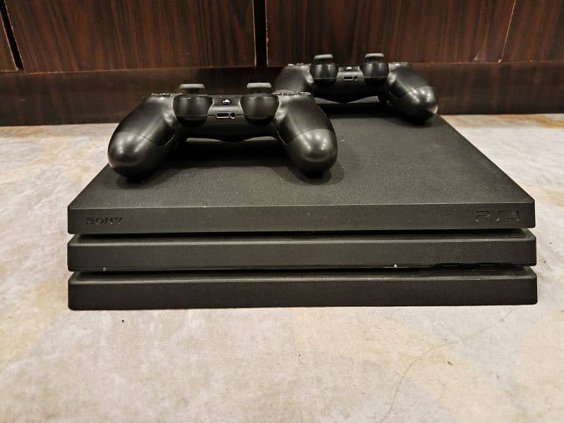 PS 4 PRO 1 TB WITH CONTROLLERS AND GAMES 2