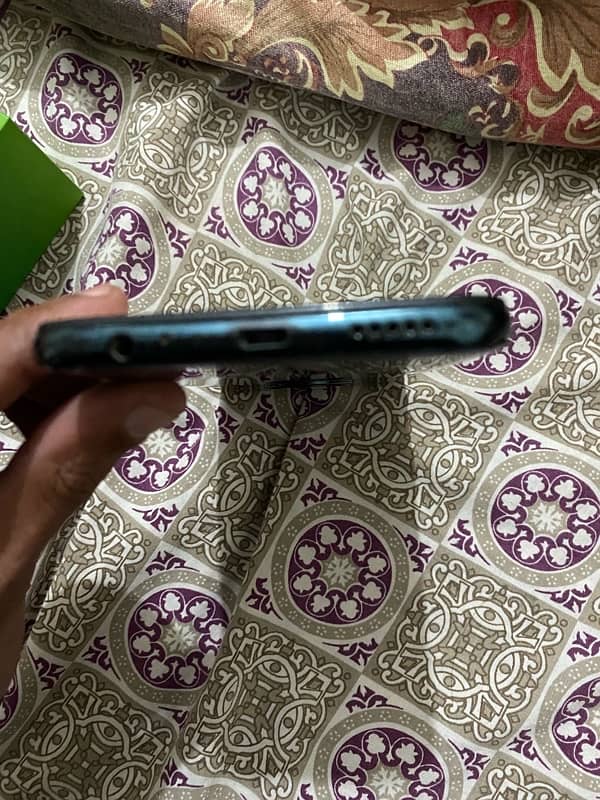 i am selling infinix note 7   6/128GB with box 3