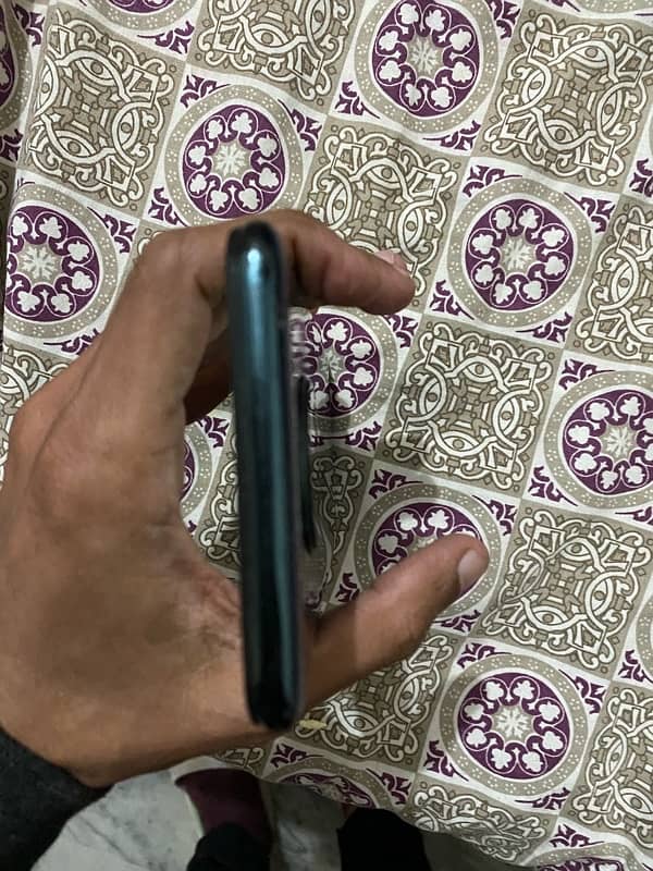 i am selling infinix note 7   6/128GB with box 7