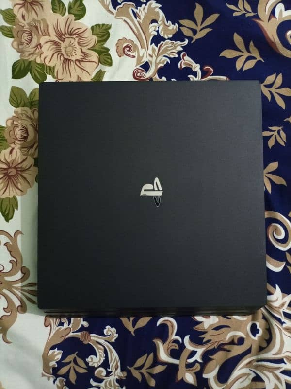 PS 4 PRO 1TB 1