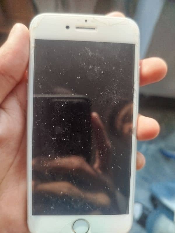 I want to sell this I phone 32gb 0