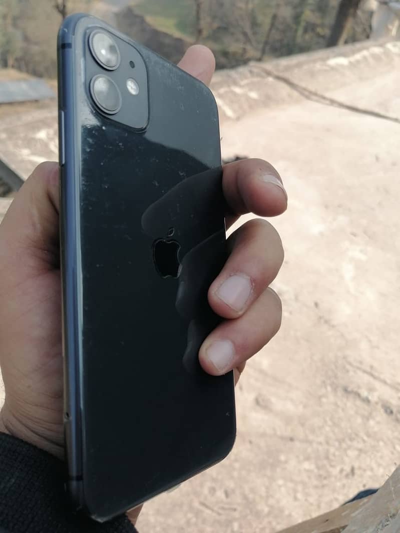 Iphone 11 - 64gb - Non pta j. v - 88% battery 10/10 condition 3