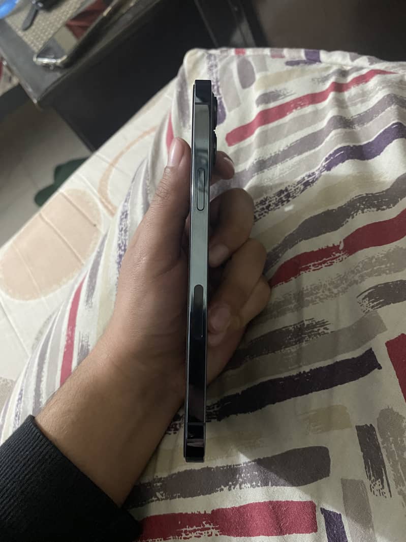 Apple iPhone 12 Pro Max jv 1