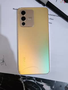 Vivo V23 5g everything is OK but back break ha corner  se with box