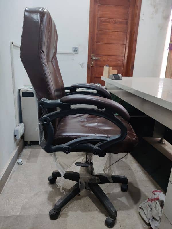 4 Sofa E executive visitors chairs one executive Office chair for sale 6