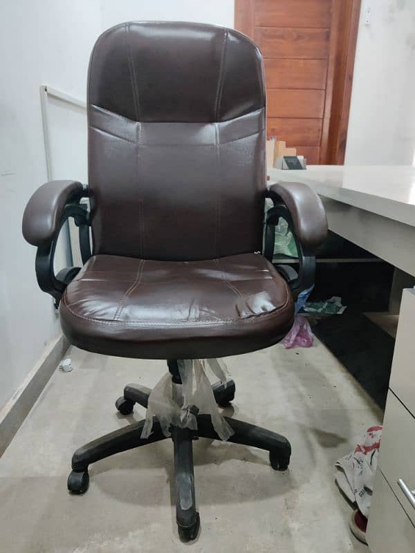 4 Sofa E executive visitors chairs one executive Office chair for sale 7