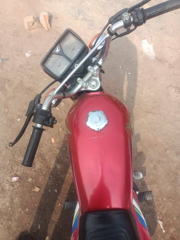 03134128572 kagaz clear hai bike mere nam nahe hai first owner k nam h 4