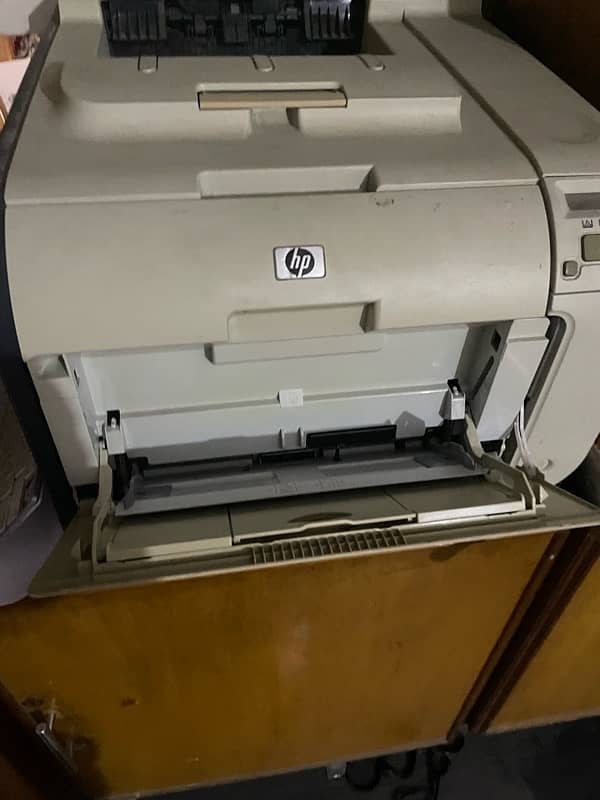 HP Color Laserjet CP2025 2