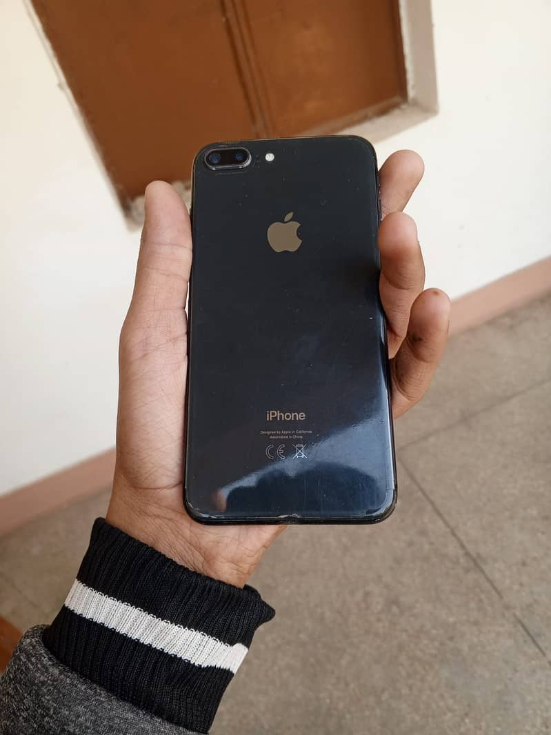 Apple iPhone 8 Plus 3