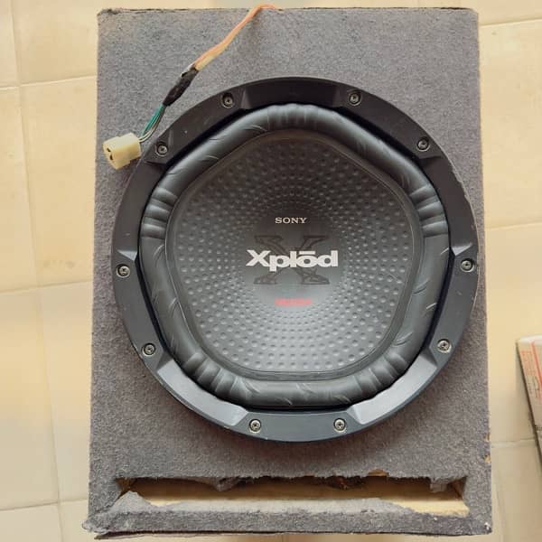 SONY XPLOD 1800 Watt 1