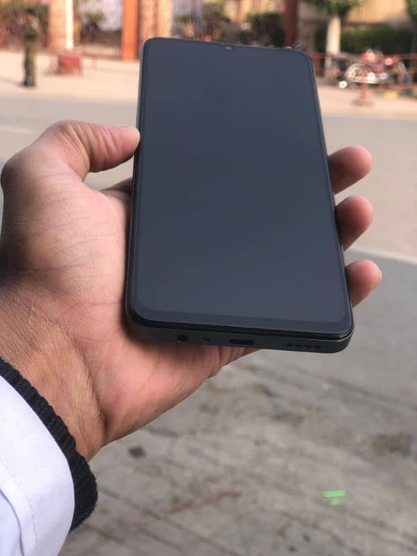 realme c61 6/128 with box charger,rate final ha 4