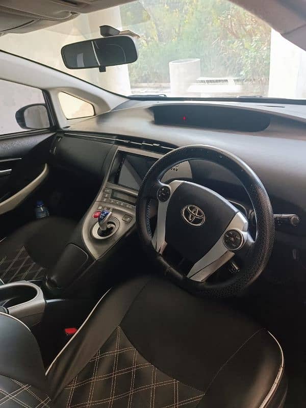 Toyota Prius 2015 5