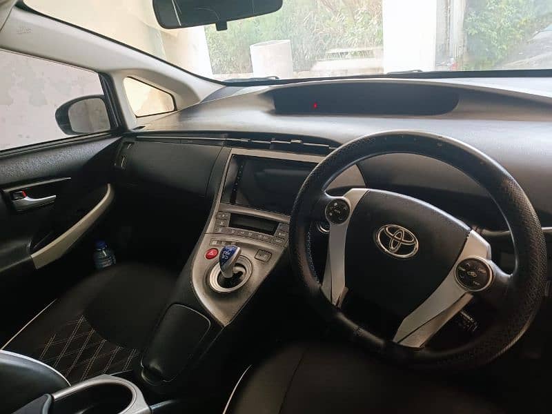 Toyota Prius 2015 6