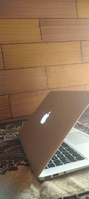 MacBook 11 Air Extra Slim 1